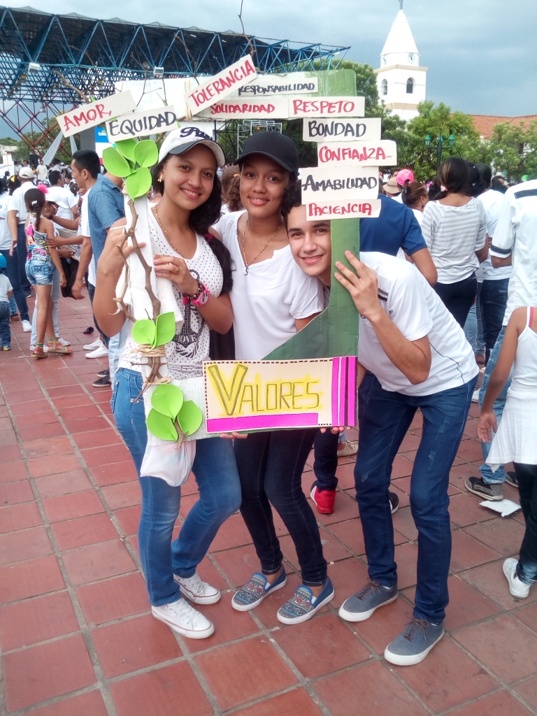 Juventud de Valledupar, llenando de alegría la manifestación. Foto: Jose Luis Ropero.