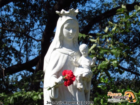 Escultura Virgen MAría y el Niño