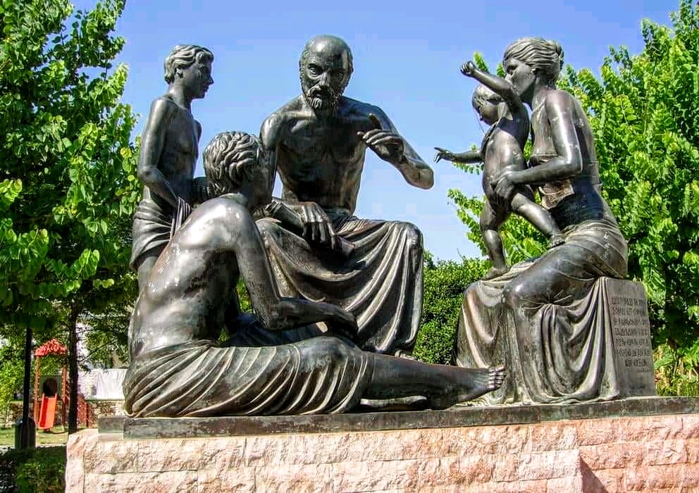 Escultura de Hipocrates en la ciudad de Kos Grecia