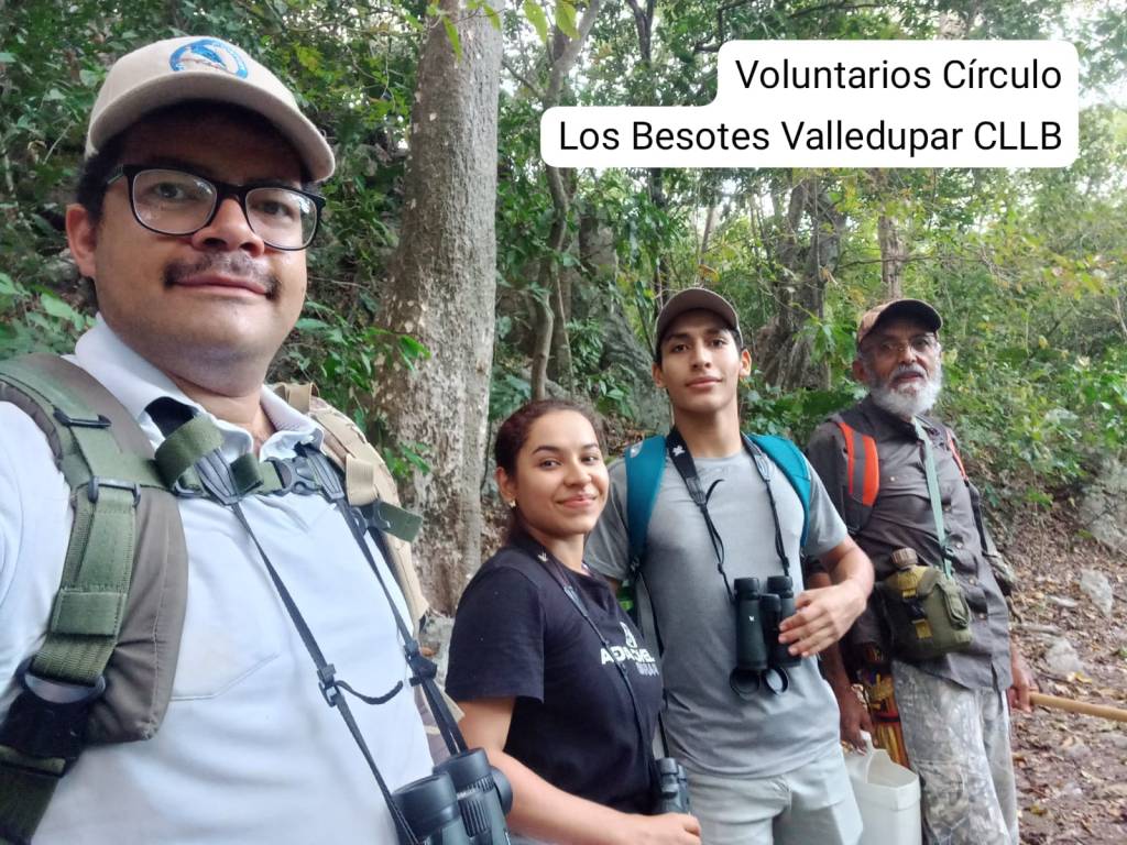 Selfie de un grupo de voluntarios en Los Besotes