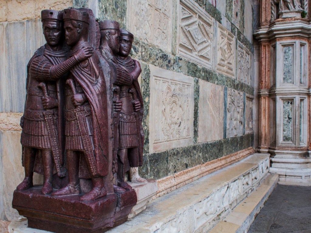 El bajo Imperio y la monarquía absoluta